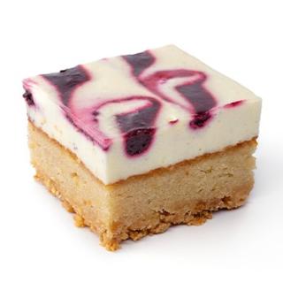 Mandelkuchen mit Bayerischer Creme und Cassis